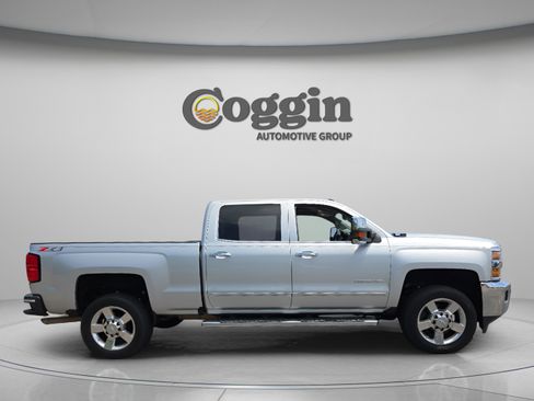 Used 2018 Chevrolet Silverado 2500 LTZ w/ Vortec Plus Package AWD/4WD image 6