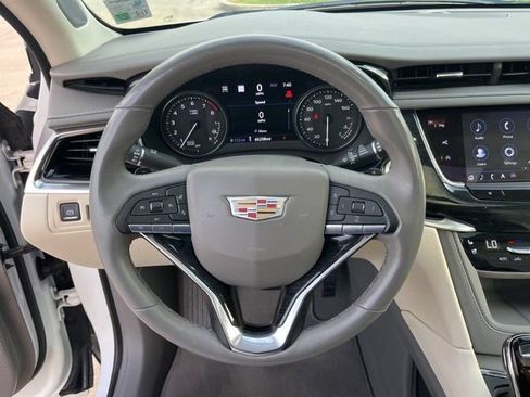 Used 2023 Cadillac XT6 Premium Luxury w/ Technology Package AWD/4WD image 17