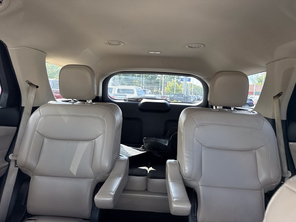 Used 2023 Ford Explorer XLT w/ Equipment Group 202A AWD/4WD image 38