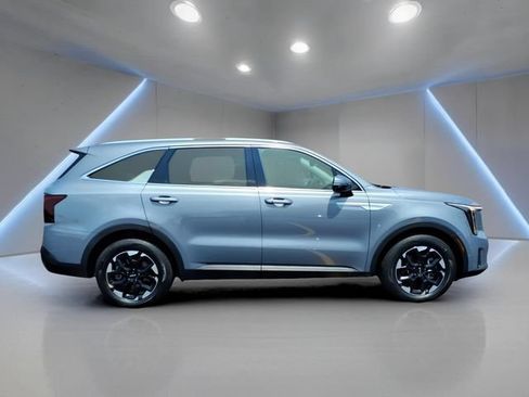 Used 2025 Kia Sorento S FWD image 24