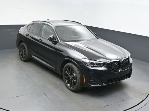 New 2025 BMW X4 xDrive30i image 3