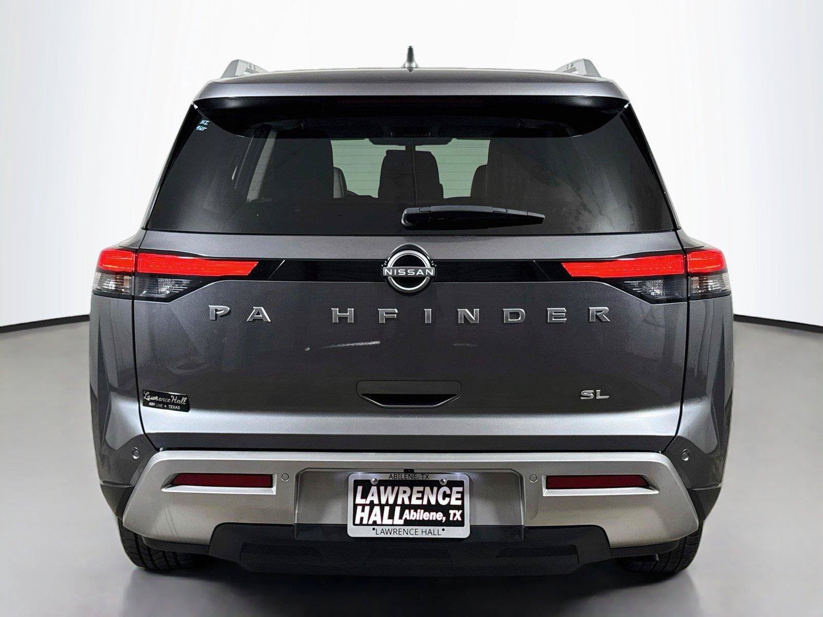 Used 2025 Nissan Pathfinder SL FWD image 5