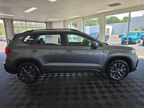 Used 2022 Volkswagen Taos S AWD/4WD image 2