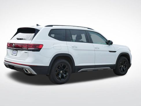 Used 2025 Volkswagen Atlas Peak Edition SE AWD/4WD image 3