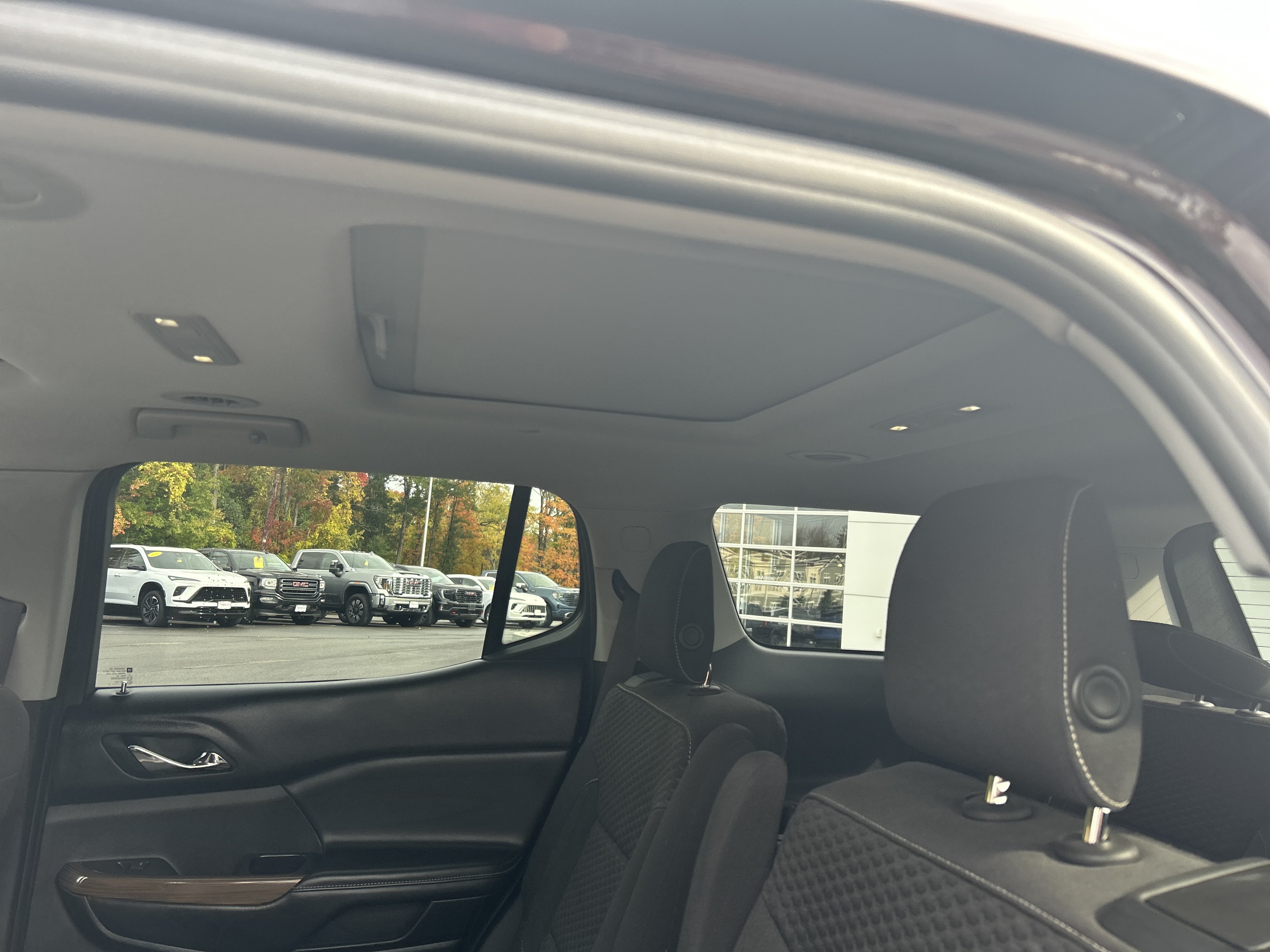 Used 2018 GMC Acadia SLE w/ Driver Alert Package I AWD/4WD image 32