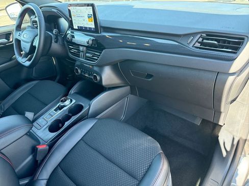 Used 2025 Ford Escape ST-Line image 11