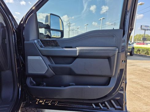 New 2025 Ford F250 Lariat w/ Black Appearance Package image 20