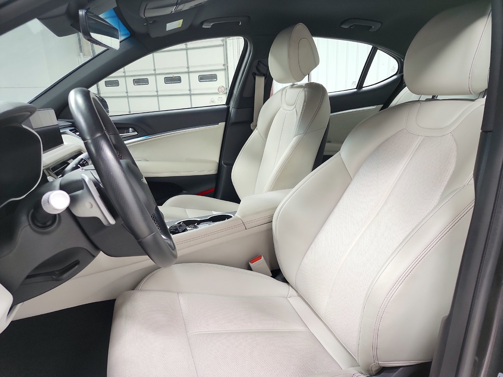 Used 2025 Genesis G70 2.5T RWD image 10