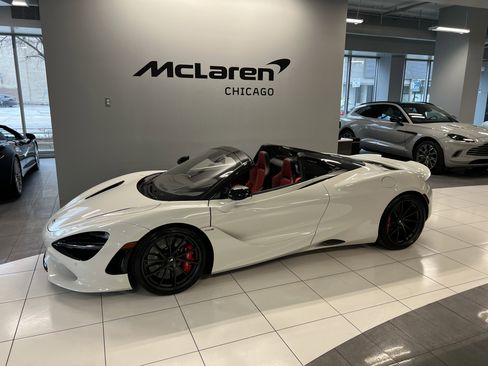 Used 2024 McLaren 750S Spider image 3