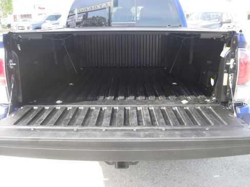 Used 2023 Toyota Tacoma TRD Sport w/ TRD Premium Sport Package image 4