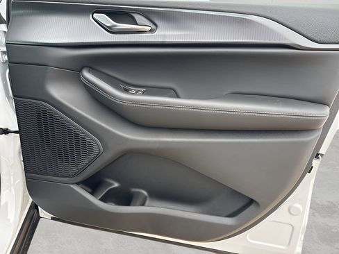 New 2025 Jeep Grand Cherokee L Altitude image 10