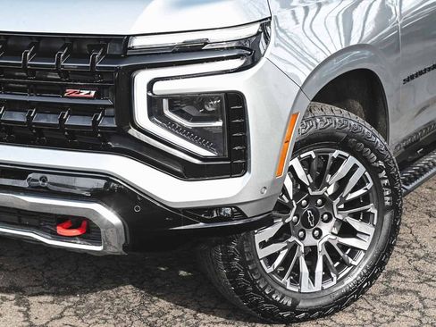 Used 2025 Chevrolet Suburban Z71 AWD/4WD image 26