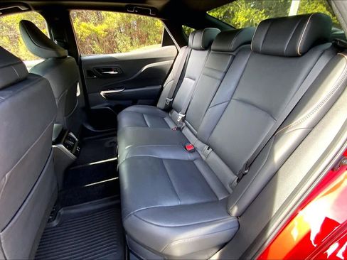 Used 2023 Toyota Crown Limited image 21