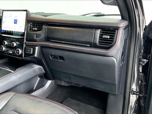 Used 2023 Ford Expedition Limited image 19
