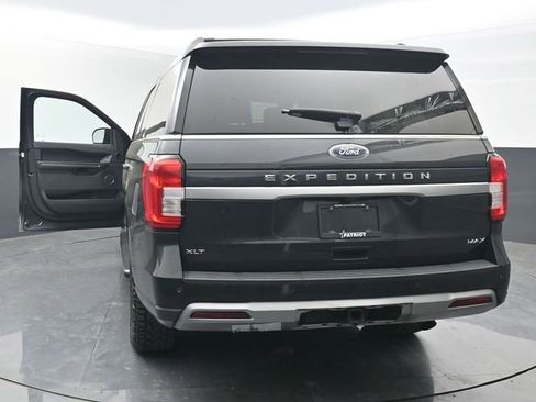 Used 2023 Ford Expedition Max XLT image 4