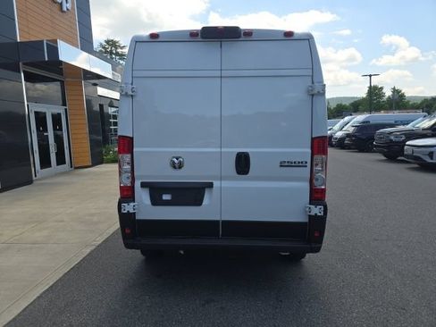 Used 2026 RAM ProMaster 2500 w/ Convenience Group FWD image 5