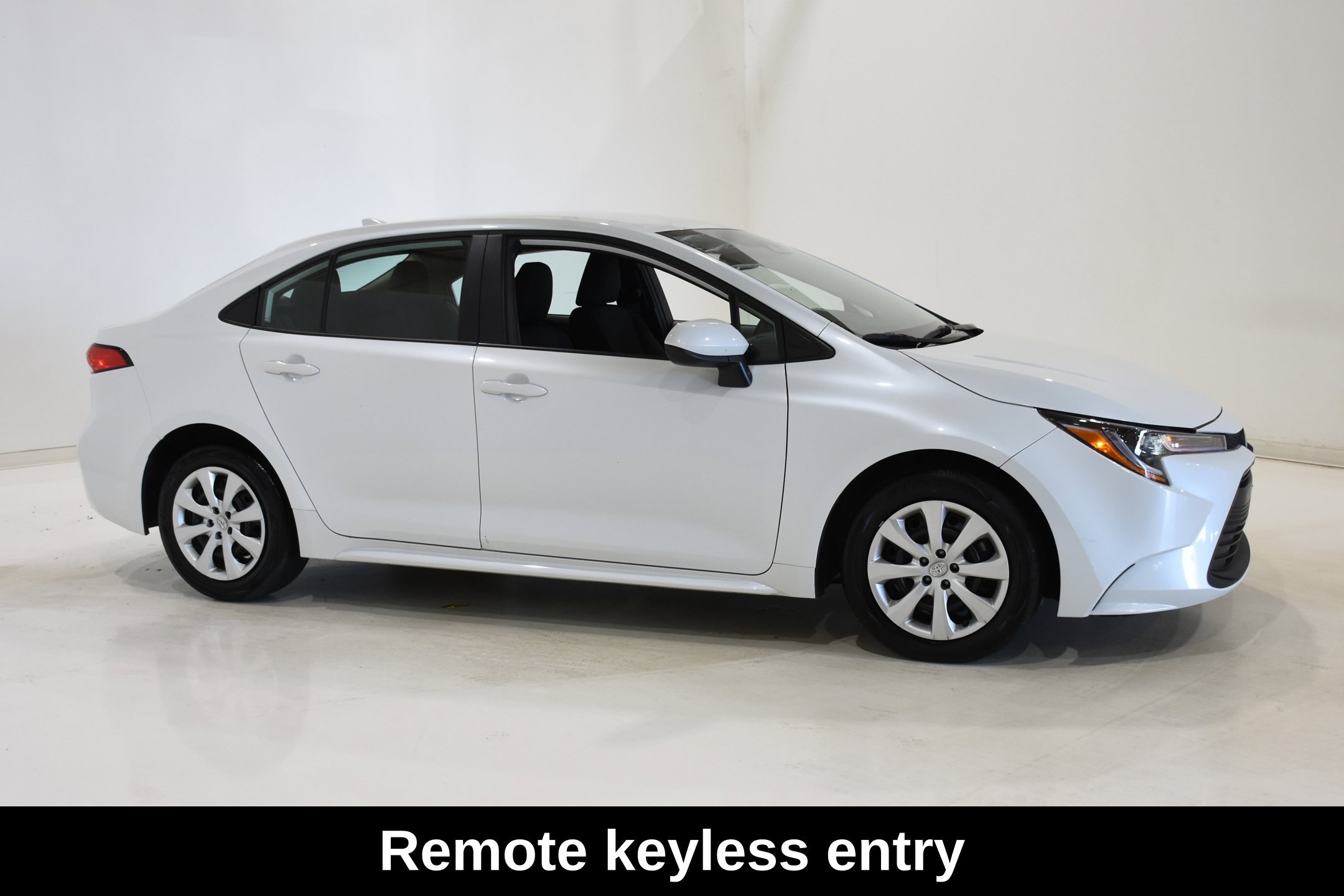 Used 2026 Toyota Corolla LE FWD image 3