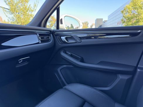 Used 2025 Porsche Macan image 24