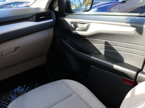 Used 2022 Ford Escape SE image 19