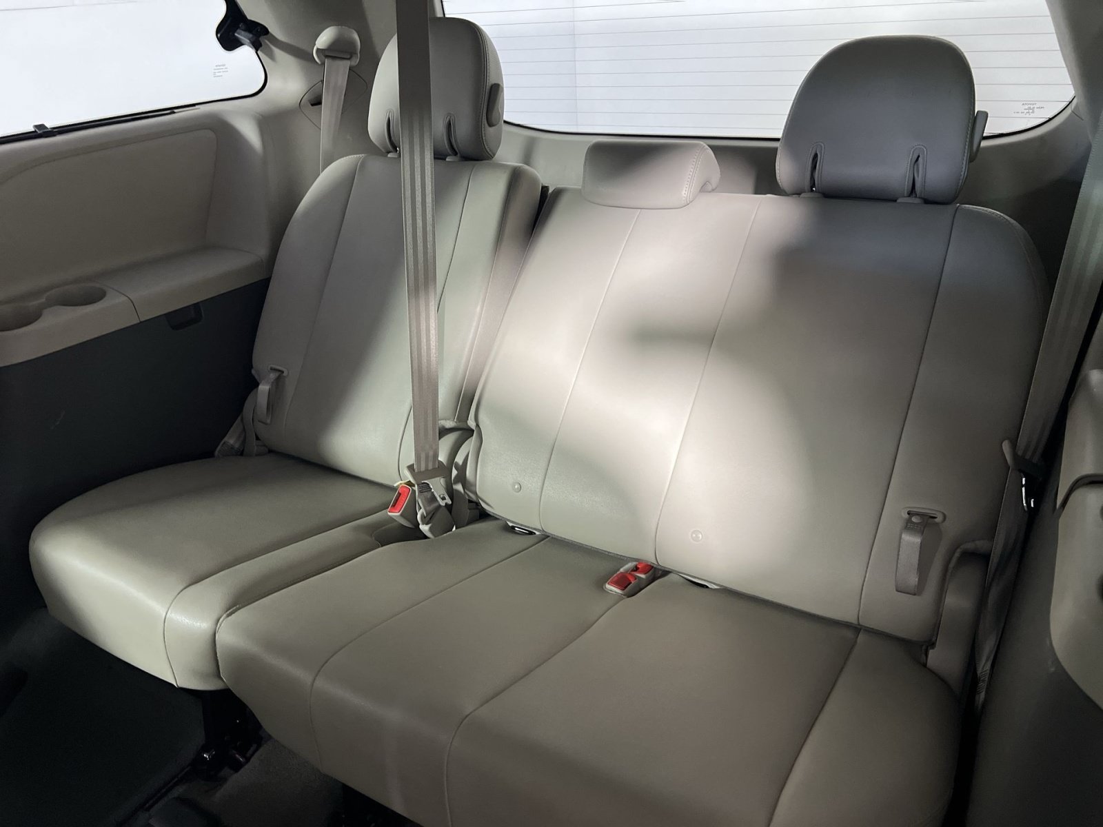 Used 2013 Toyota Sienna XLE w/ Entertainment Pkg FWD image 26