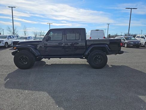 Used 2023 Jeep Gladiator Sport image 4