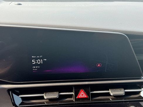Certified 2025 Kia Niro EX FWD image 18