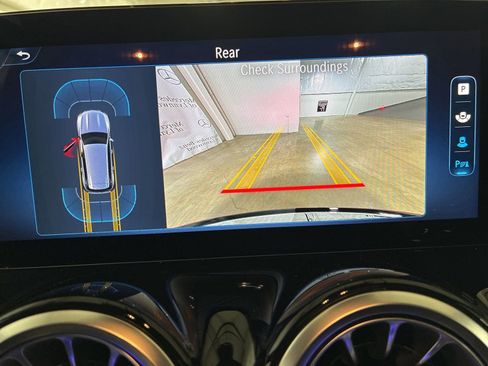 Used 2025 Mercedes-Benz GLB 250 GLB 250 image 18