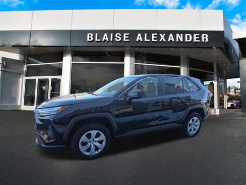 Used 2025 Toyota RAV4 LE image 9