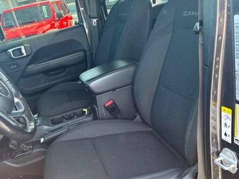 Used 2018 Jeep Wrangler Unlimited Sahara w/ Cold Weather Group AWD/4WD image 10