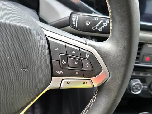 Used 2022 Volkswagen Taos SEL w/ Panoramic Sunroof Package image 15