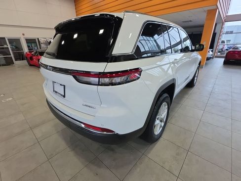 Used 2023 Jeep Grand Cherokee Laredo w/ Luxury Tech Group I AWD/4WD image 8