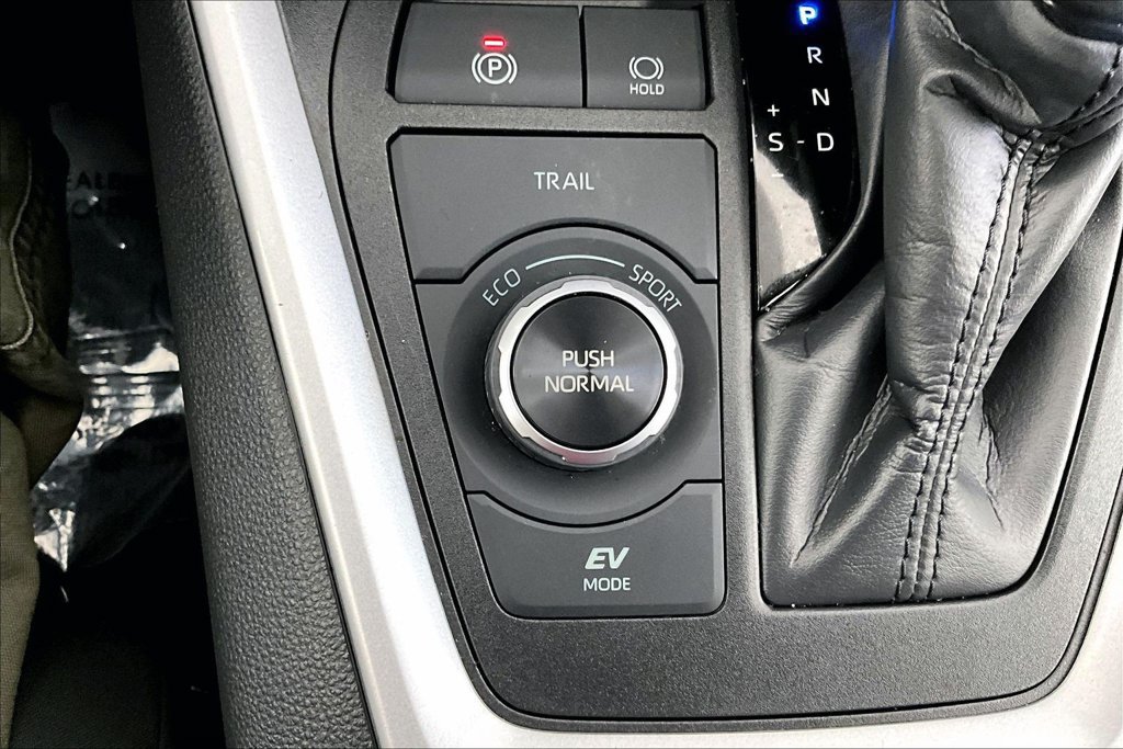 Certified 2024 Toyota RAV4 LE AWD/4WD image 15