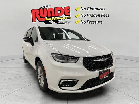 New 2026 Chrysler Pacifica Select AWD/4WD image 7