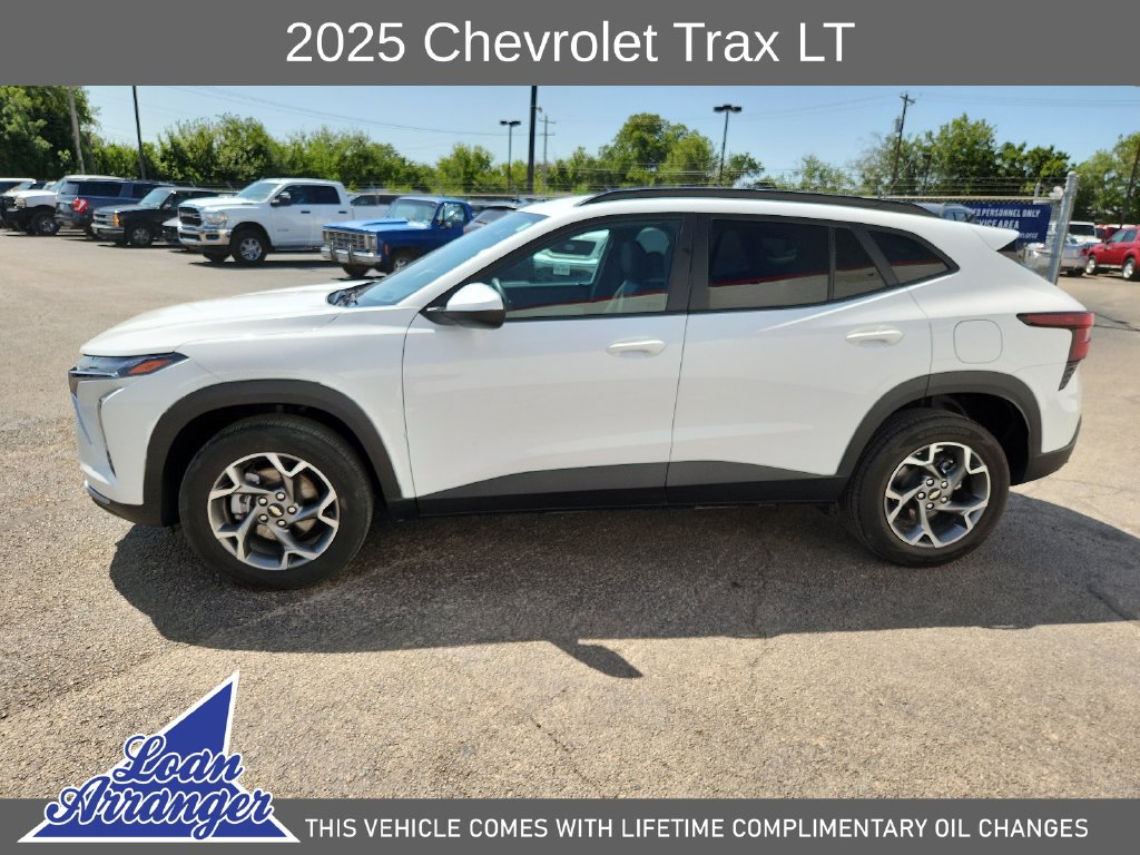 Used 2025 Chevrolet Trax LT FWD image 7