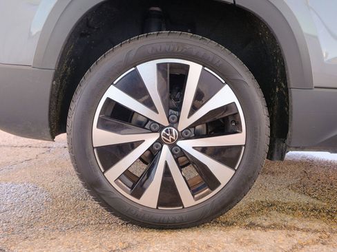 Used 2024 Volkswagen Taos SE image 46