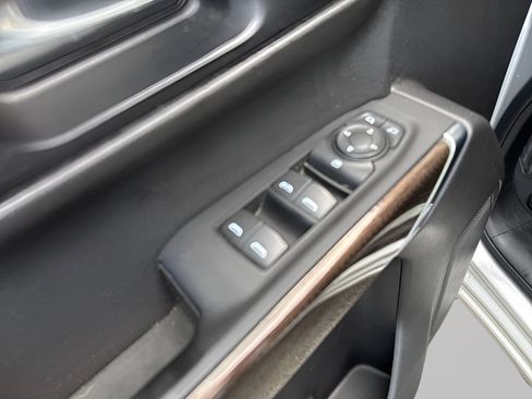 Used 2022 Chevrolet Silverado 1500 LT AWD/4WD image 19