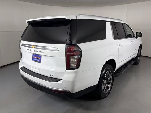 Used 2021 Chevrolet Suburban LT w/ Luxury Package AWD/4WD image 8