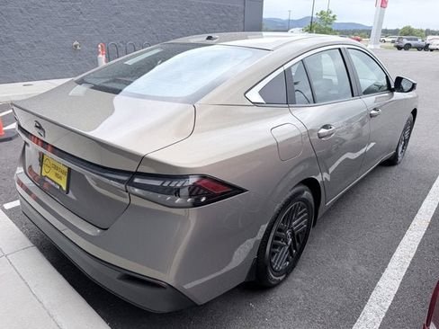 Used 2026 Nissan Sentra SV w/ SV Convenience Package FWD image 4