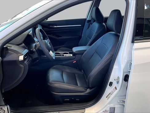 Used 2025 Nissan Altima 2.5 SL FWD image 7