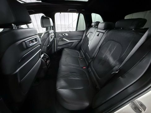 Used 2021 BMW X5 M50i w/ Executive Package image 22