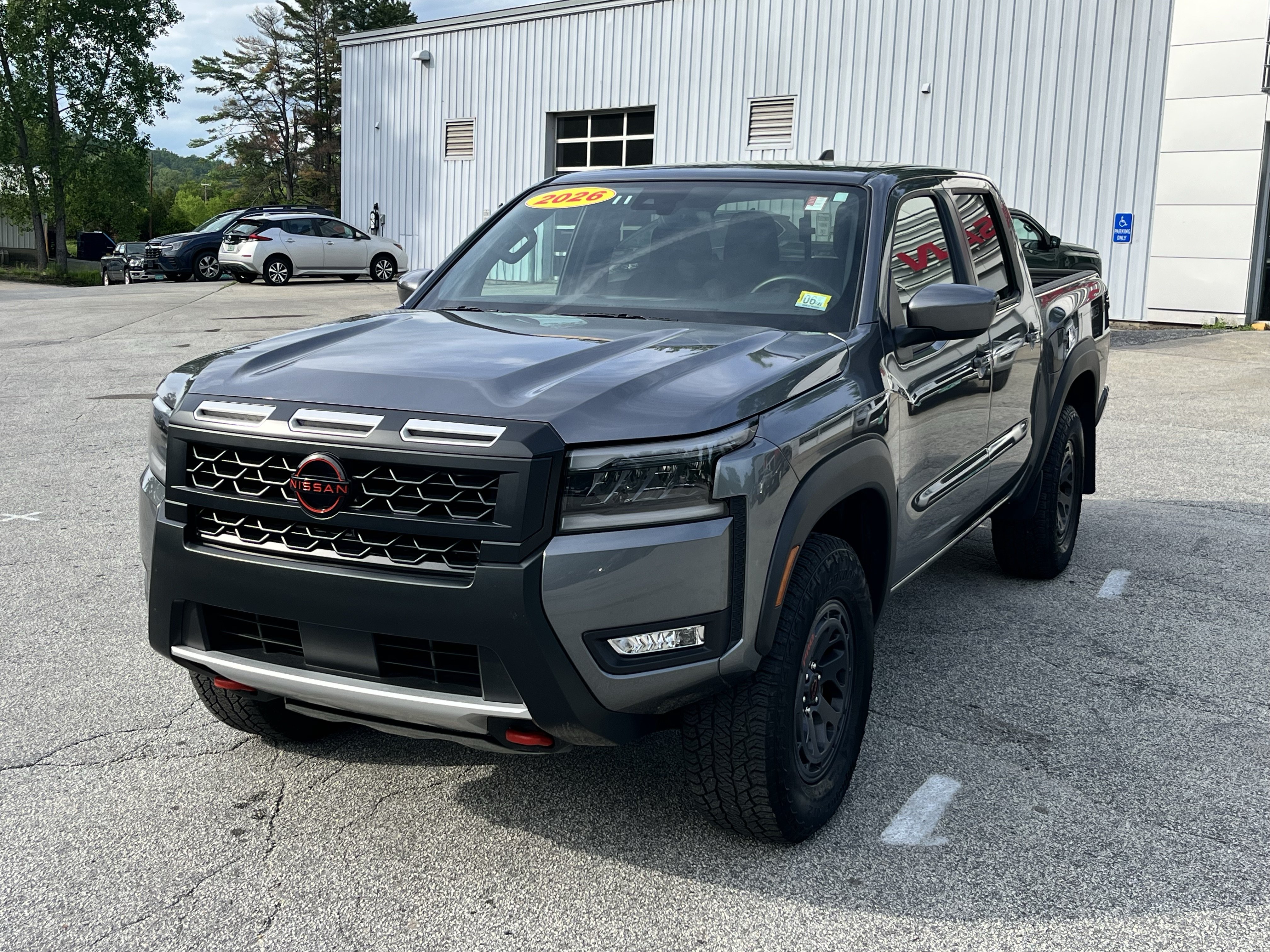 Used 2026 Nissan Frontier PRO-4X AWD/4WD image 3