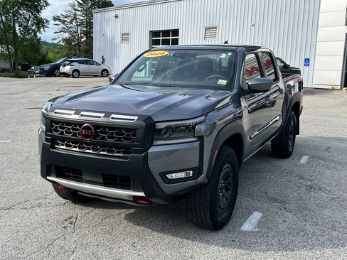 Used 2026 Nissan Frontier PRO-4X AWD/4WD image 3
