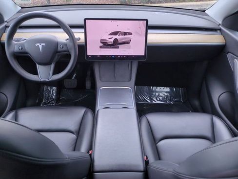 Used 2022 Tesla Model Y Long Range image 29