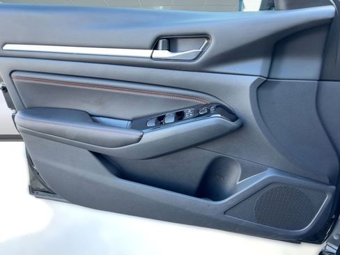 Used 2023 Nissan Altima 2.5 SR image 13