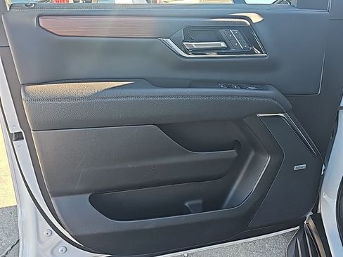 Used 2025 GMC Yukon Denali AWD/4WD image 12