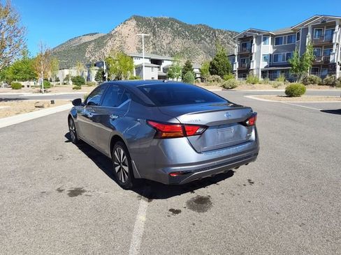 Used 2022 Nissan Altima 2.5 SV AWD/4WD image 5