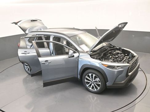Used 2022 Toyota Corolla Cross XLE image 76