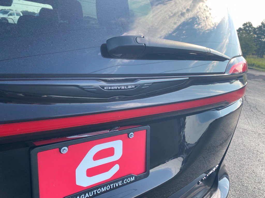 Used 2025 Chrysler Pacifica Limited FWD image 41