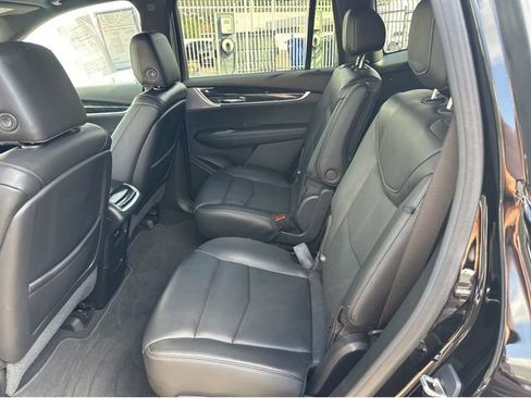 Used 2020 Cadillac XT6 Premium Luxury image 18