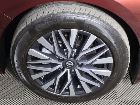 Used 2024 Nissan Altima 2.5 SV AWD/4WD image 14